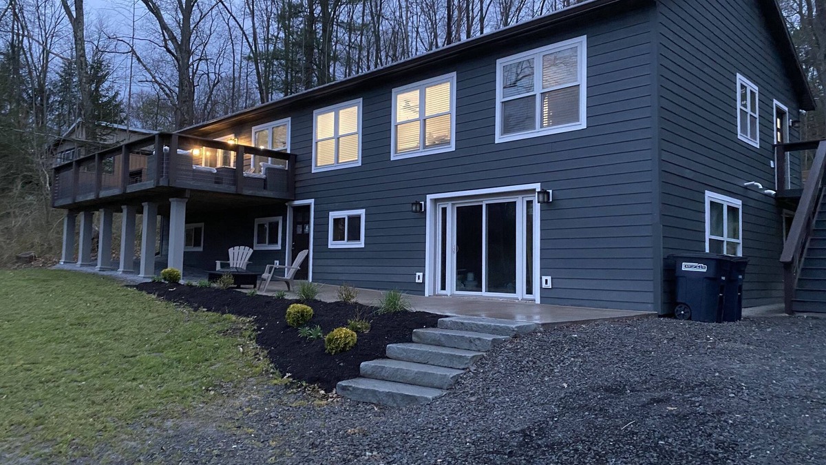 Town of Catharine House | Beautiful Lake House in the middle of everything!