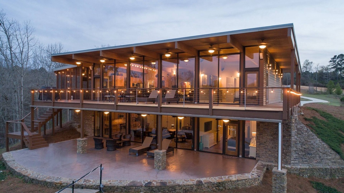 Cullman House | Beautiful Lake House with Breathtaking Views all Year!