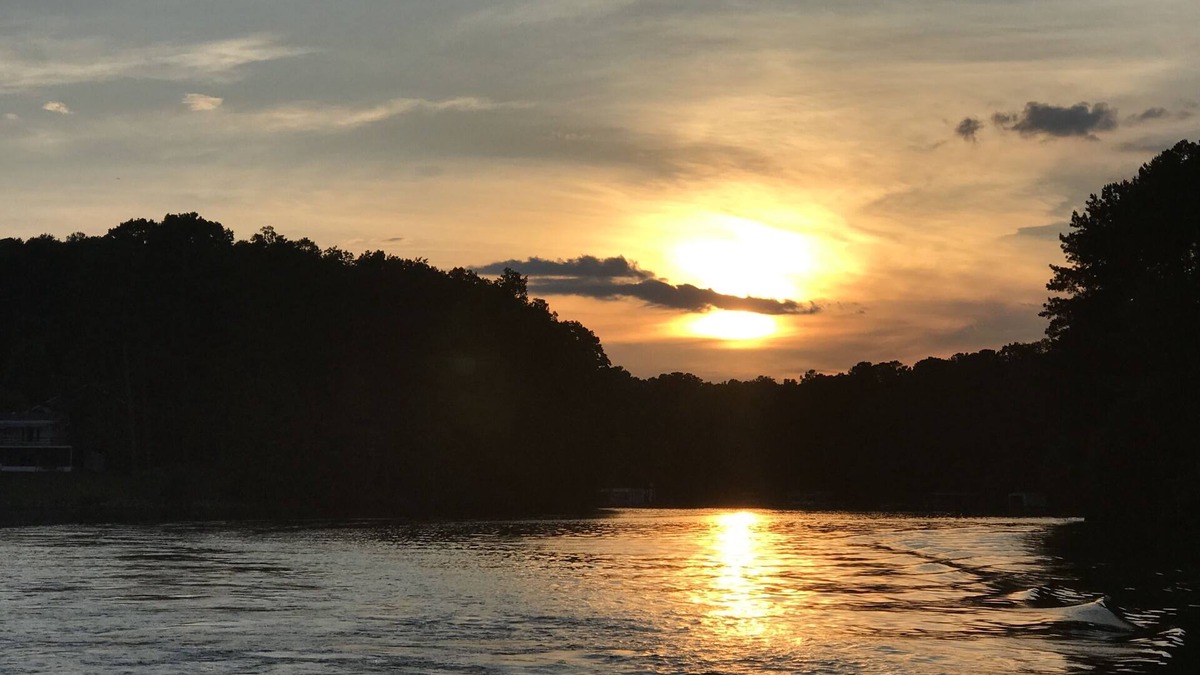 Cumming House | Beautiful Lake Lanier! Large two story dock and toys, paddle boards & kayaks