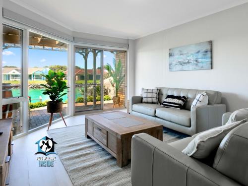 Encounter Bay House | Beautiful Lake Views with Pontoon