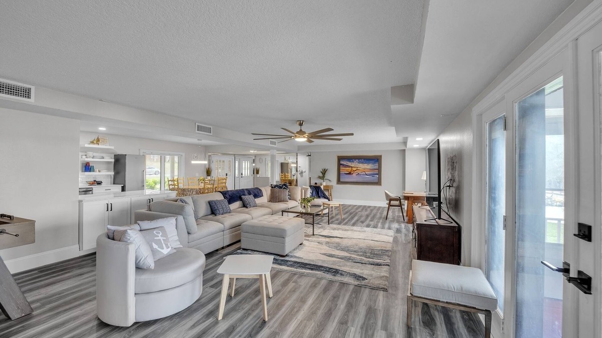 Haines City House | Beautiful Lake View Retreat Drivable To Theme Parks 3 Bedroom Home