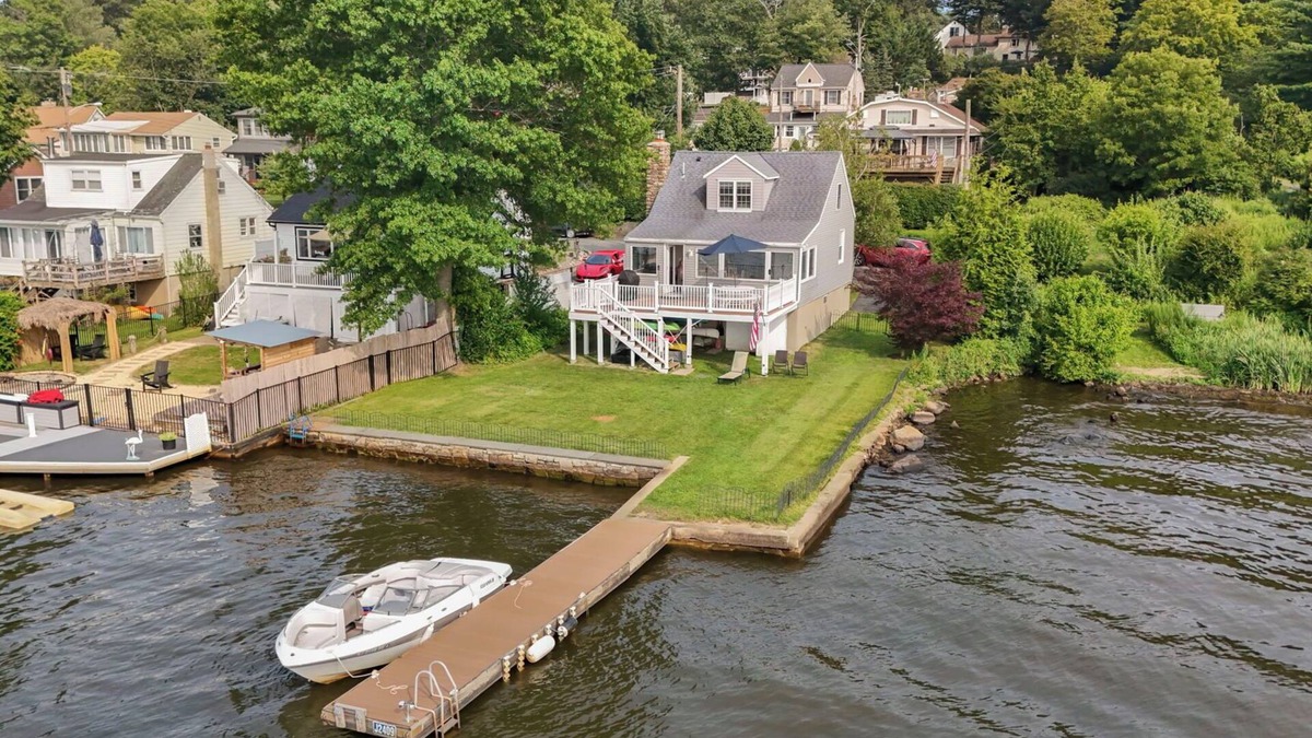 Lake Hopatcong Cottage | Beautiful Lakefront Home with Amazing Lake Views. Dog Friendly!