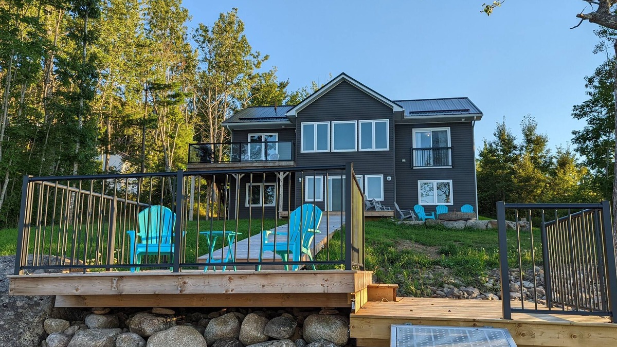Lunenburg County House | Beautiful Lakefront Home with 5 Bed/3 Baths, WiFi, tons of amenities!