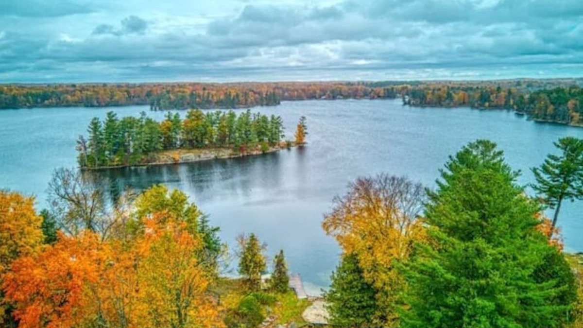 Frontenac House | Beautiful Lakefront House