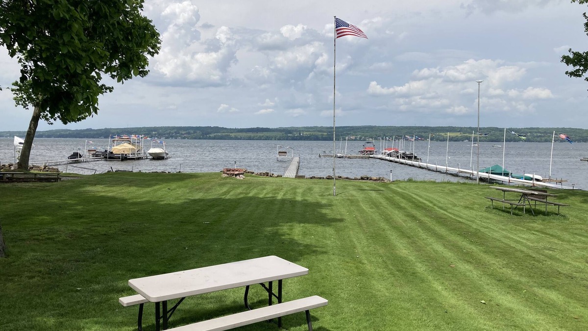 Niobe House | Beautiful Lakefront Cottage with Dock