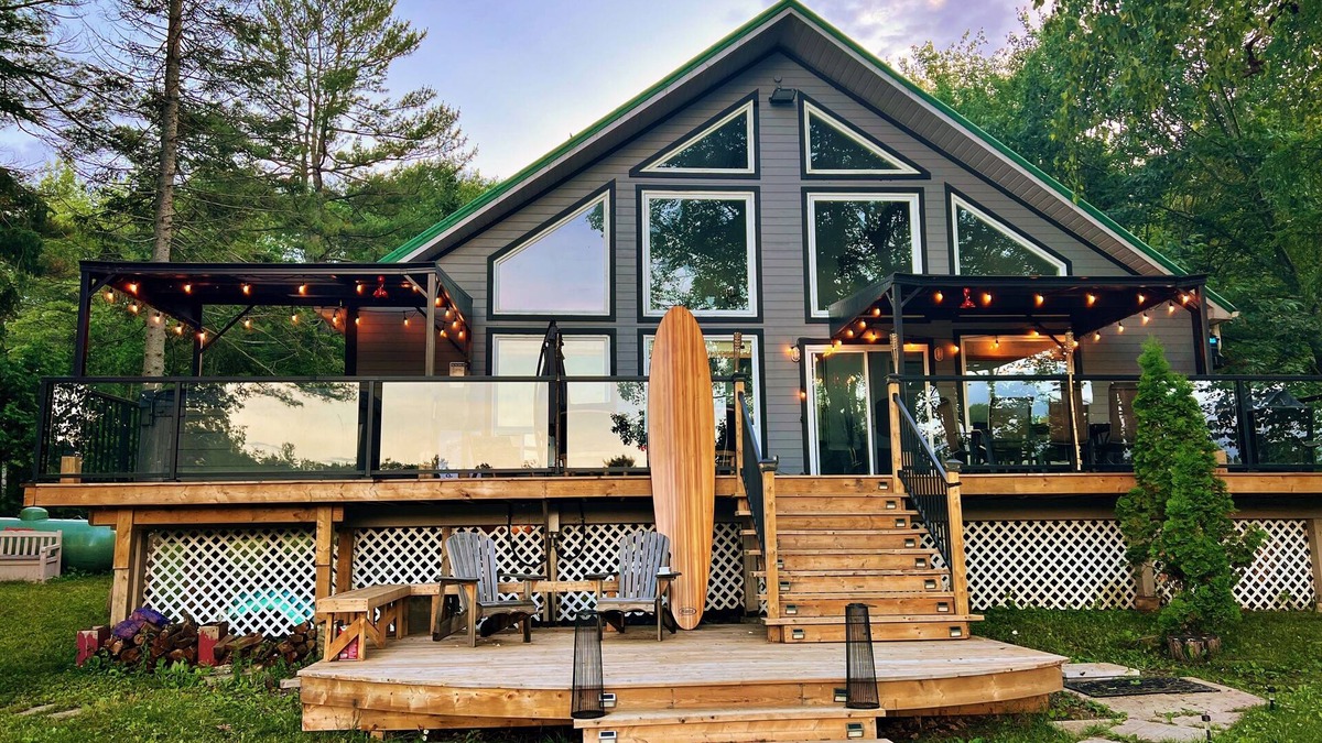 Washago Cottage | Beautiful Lakefront Cottage with Hot Tub