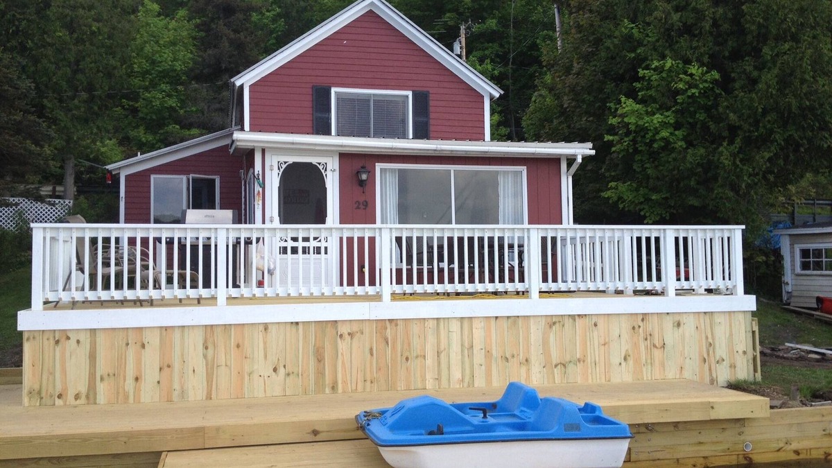 Cuba Cottage | Beautiful Lakefront Cottage