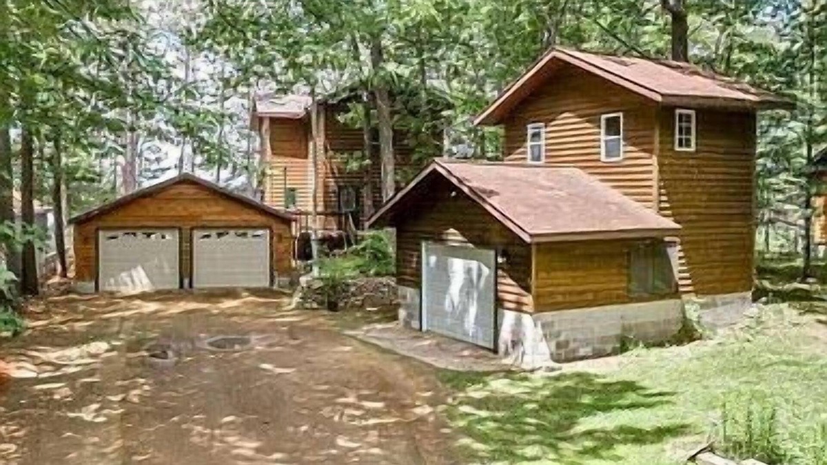 Rhinelander House | Beautiful Lakefront House With Three Bedrooms, Two Baths, Pier/Hoist