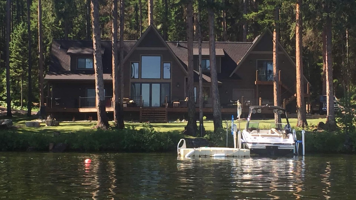 Seeley Lake Cabin | Beautiful Lakefront Lodge On Placid Lake