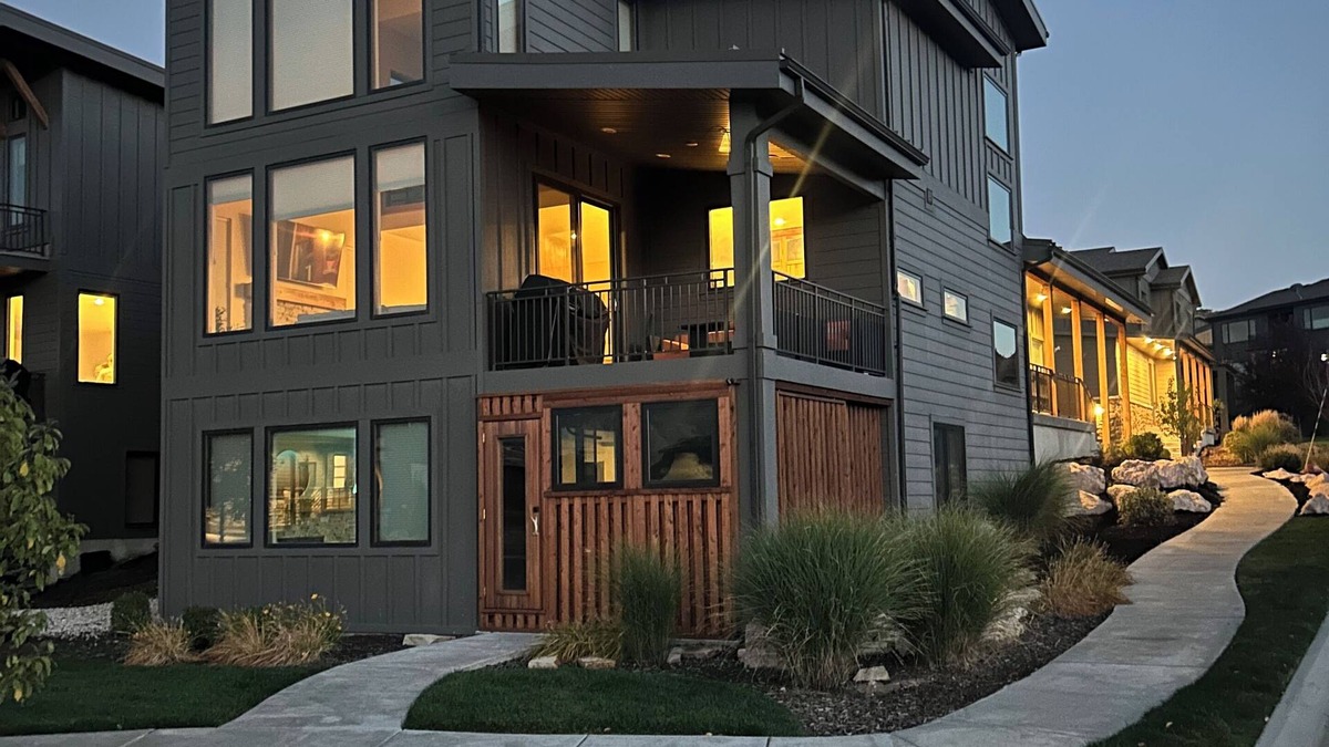 Ogden House | Beautiful Lakehouse on Pineview Reservoir near 3 ski resorts