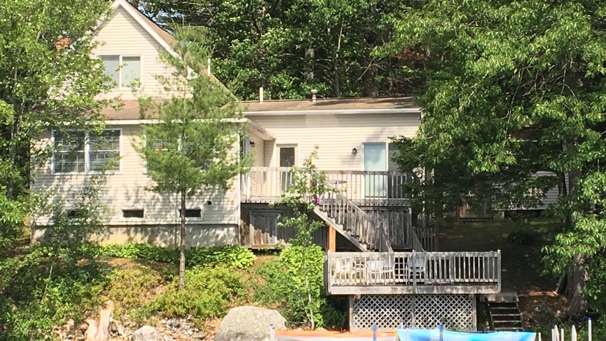 Auburn House | Beautiful lakeside property with full amenities