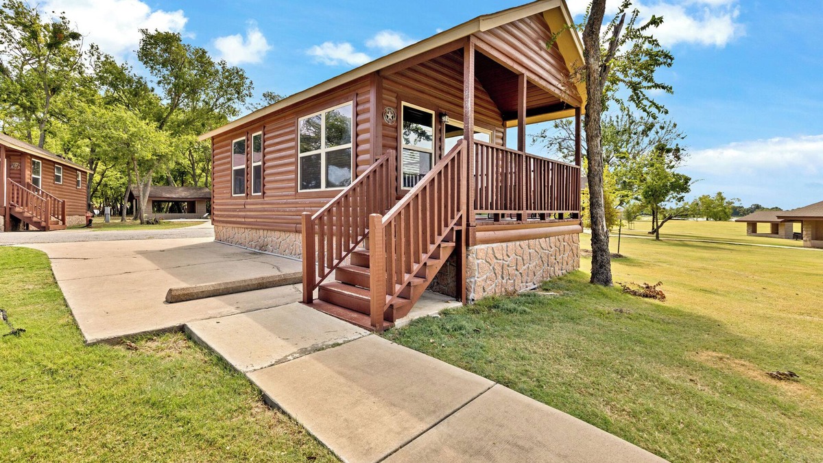 Frisco Cabin | Beautiful Lakeside Tiny House Cabin A