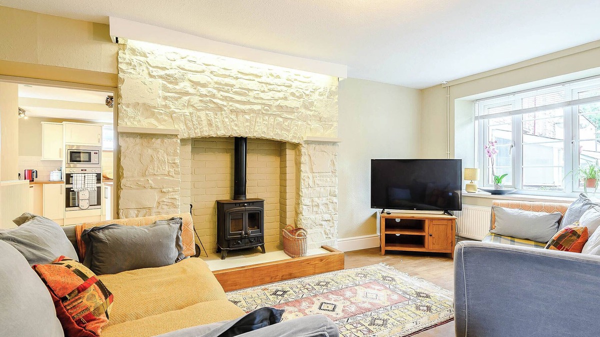 Talybont-on-Usk Cottage | Beautiful large end terraced property in the lovely village of Talybont On Usk.