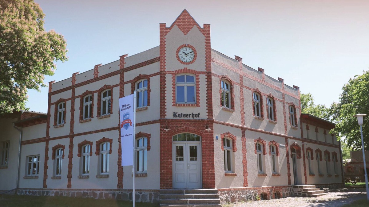 Uecker-Randow Apartment | Beautiful large apartment in Kaiserhof Schwennenz with large plot of land