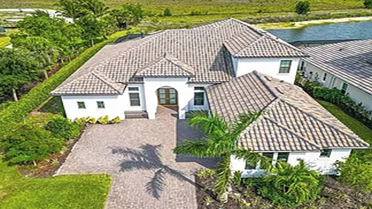 Naples House | Beautiful large home with pool and spa, minutes from Marco Island and 5th Ave