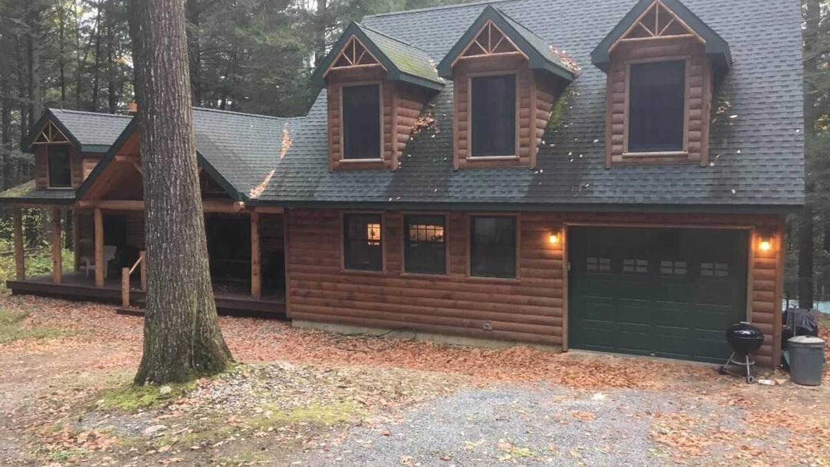 Lake Luzerne Cabin | Beautiful Large Log Cabin in the Southern Adirondacks