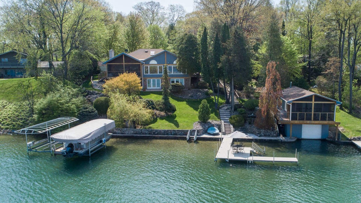 Lauderdale Lakes House | Beautiful Lauderdale Lakefront Retreat