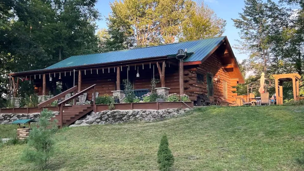 Branch Cabin | Beautiful Log Cabin 11ac. 4 br. 2.5 ba. on snowmobile trails in Manistee forest.