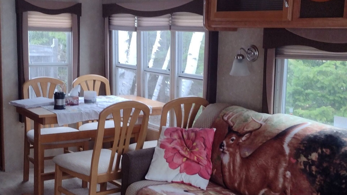 Russellville Cottage | Beautiful location right on the river bank , steps down to the shore and fishing