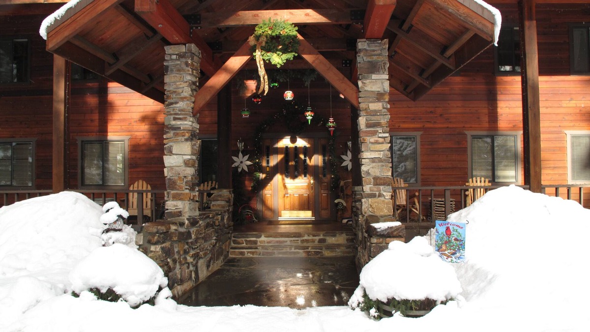 Noxon House | Beautiful lodge in a serene mountain setting on the Bull River