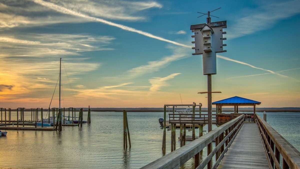Daufuskie Island House | Beautiful Loft with Dock on Inter coastal WaterwaynGorgeous SunsetnCome by boat!