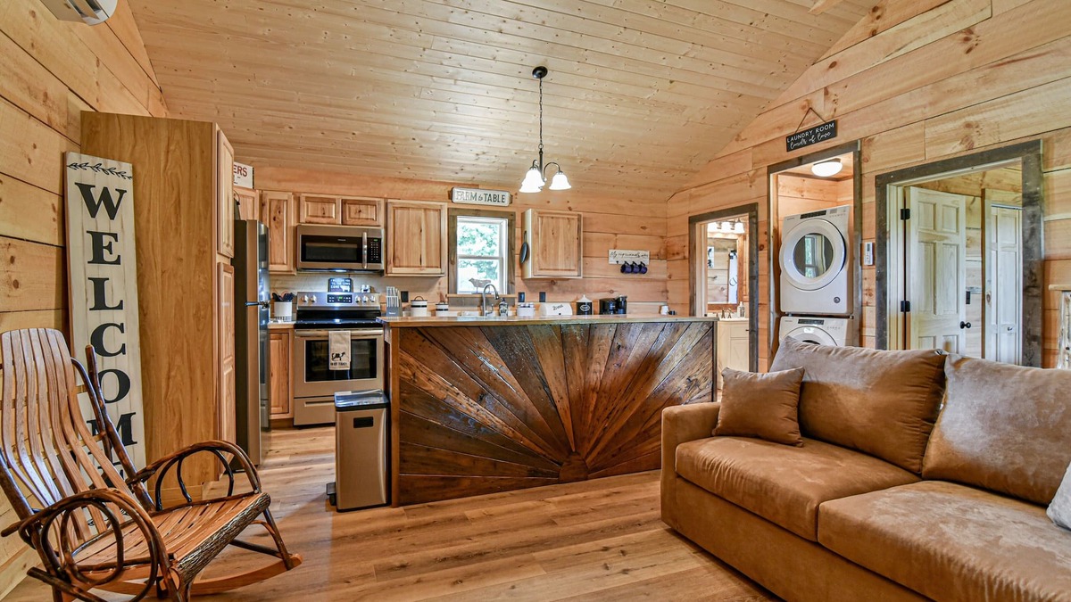 Hendersonville Cabin | Beautiful Log Cabin on Horse Farm The Holy Cow