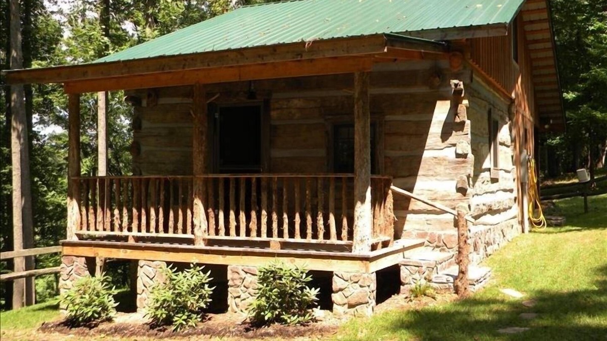 Abingdon Cabin | Beautiful Log Cabin - Minutes from Downtown Abingdon