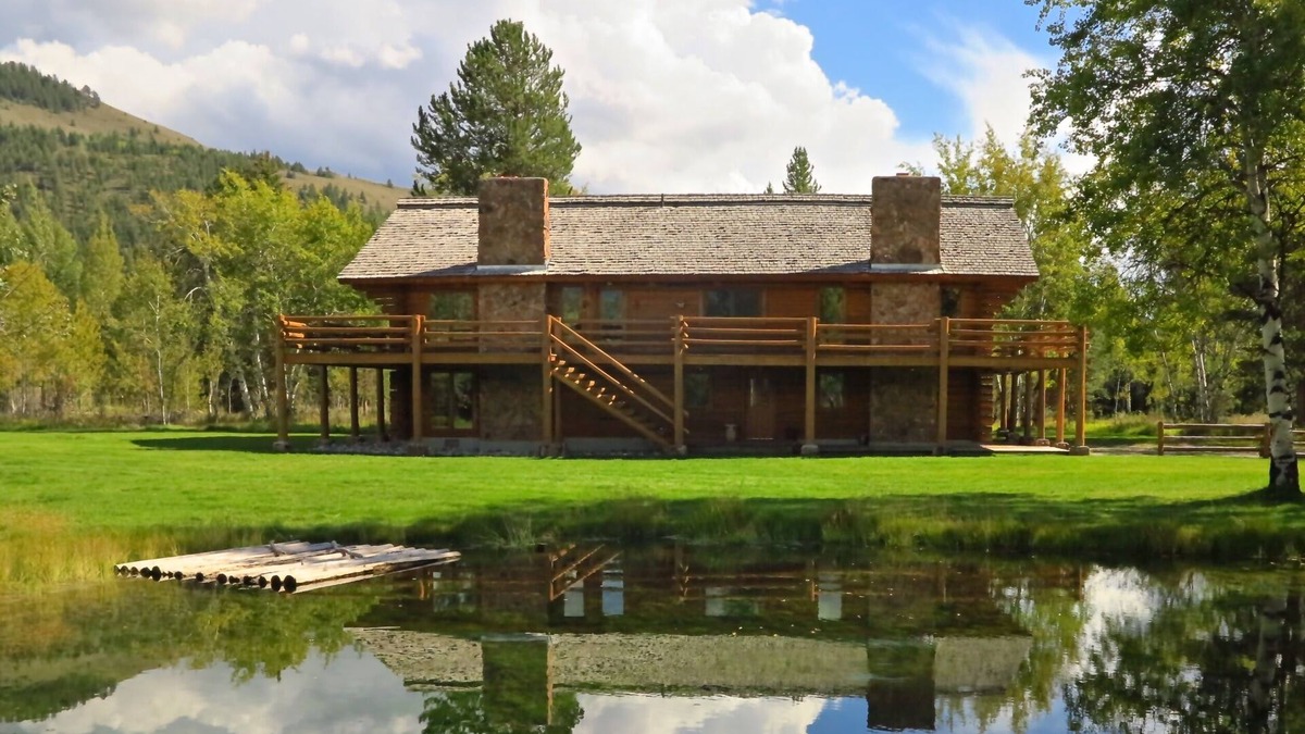 John Dodge House | Beautiful log cabin on 4 acres of private wilderness with stunning mountain view