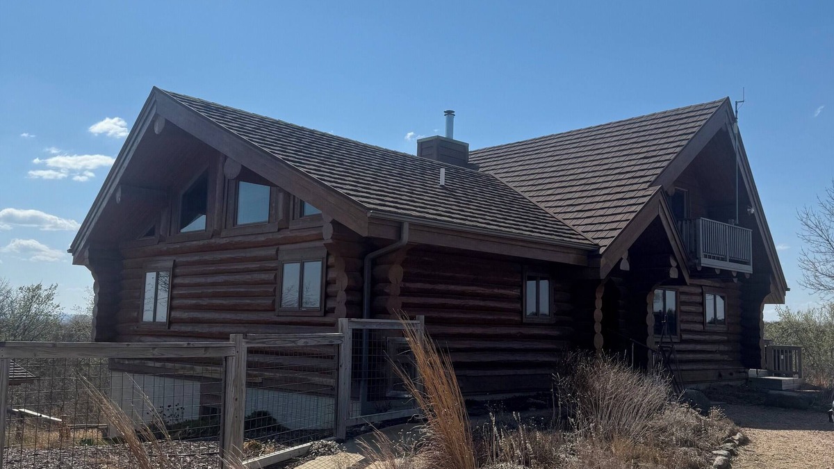 Yankton Cabin | Beautiful log cabin, only 1.7 miles from lake dock by Lewis & Clark, Yankton SD