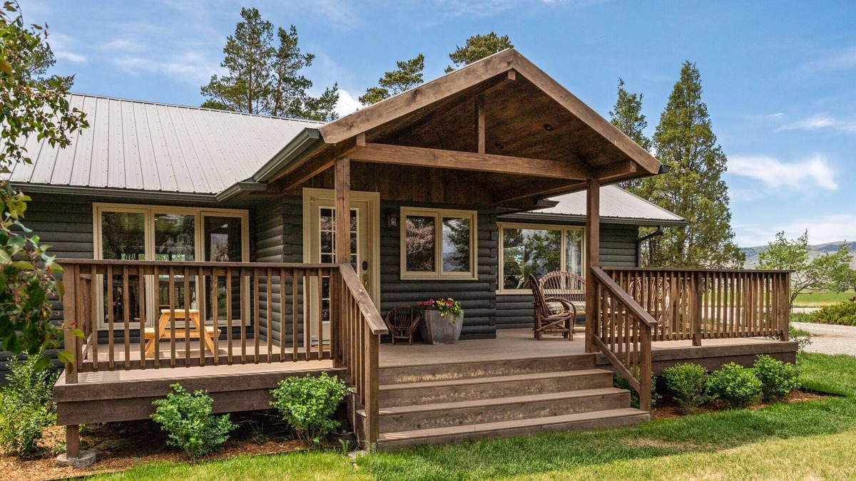 Livingston Other | Beautiful Log Farmhouse in Paradise Valley, Montana