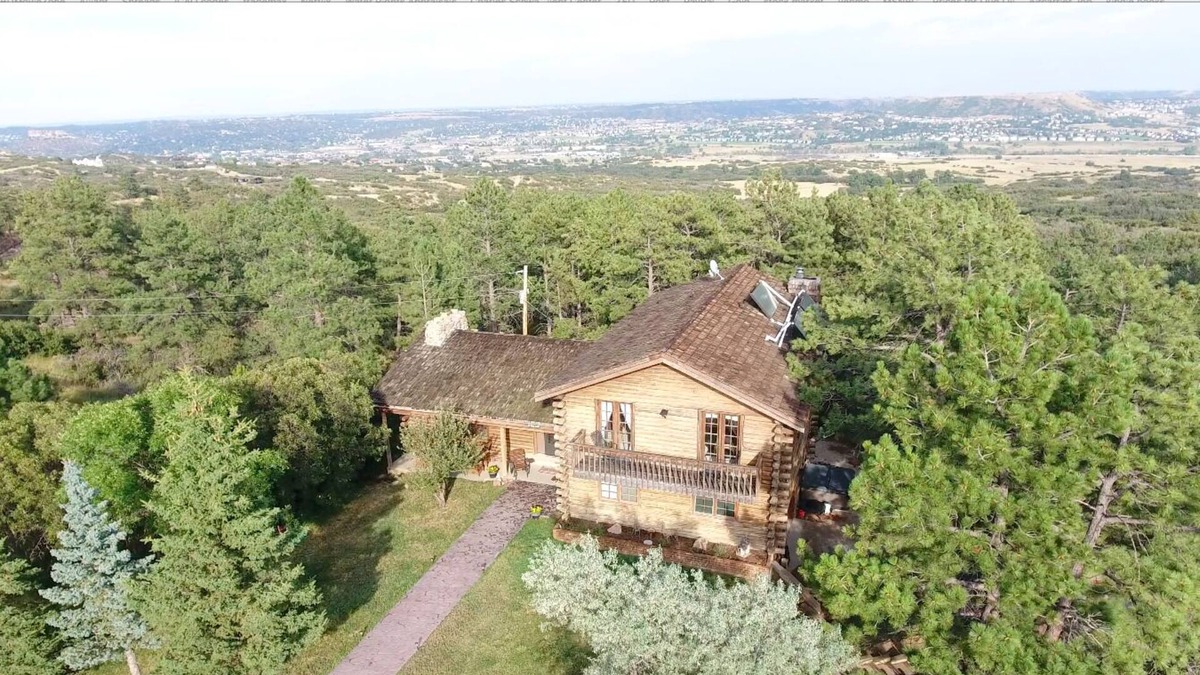 Castle Rock House | Beautiful Log Home in gated community on 100 acres