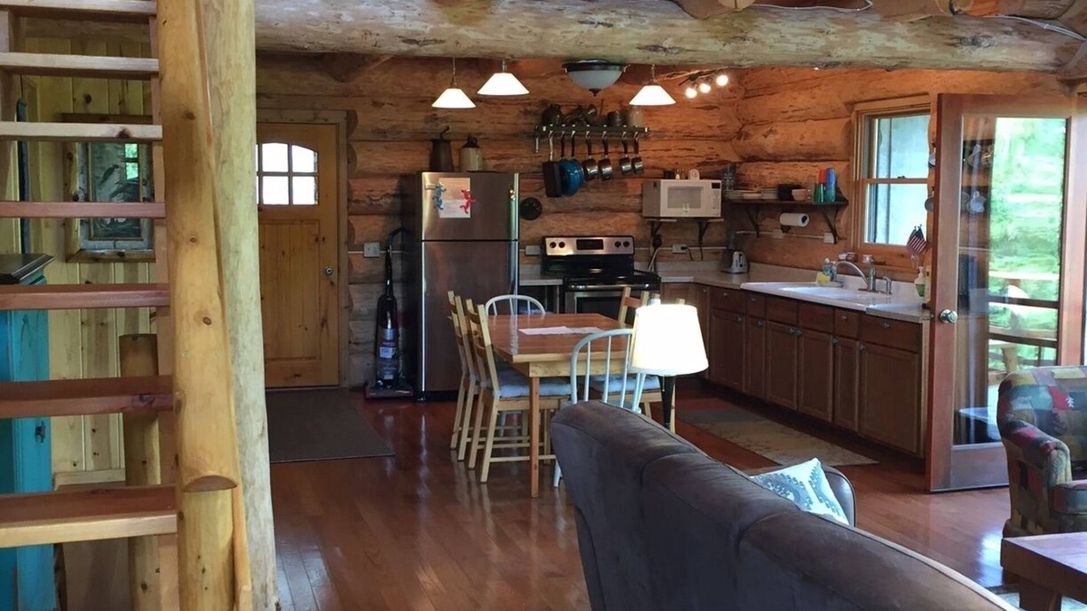 Grand Marais Cabin | Beautiful Log Home Across From The BWCA