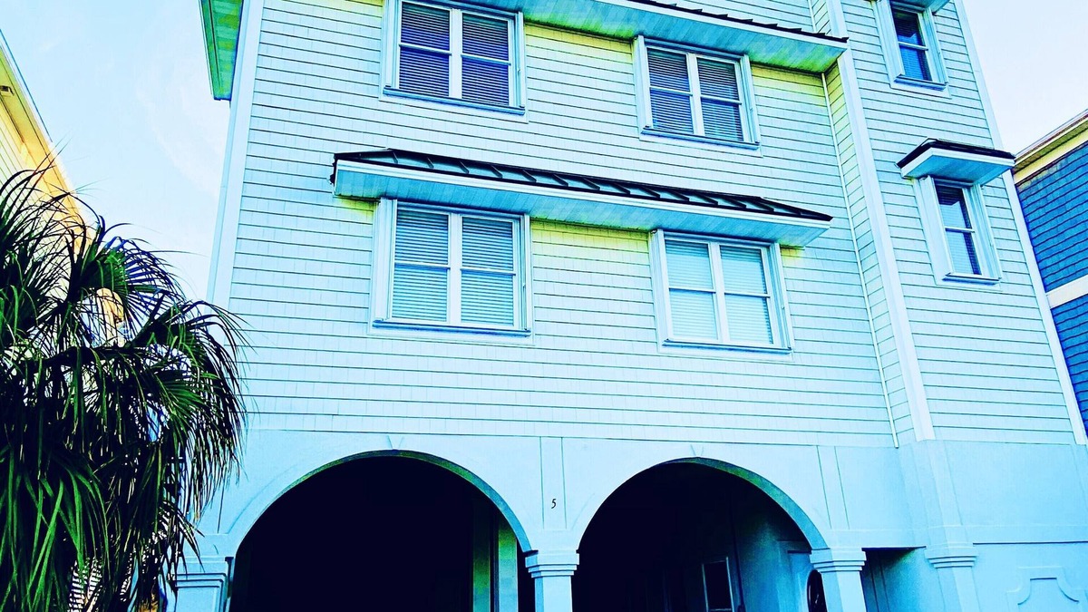 Ocean Isle Beach House | BEAUTIFUL LUXURY OCEANFRONT HOME! Sleeps 25, Elev, pool & rooftop deck. 7B/7B.
