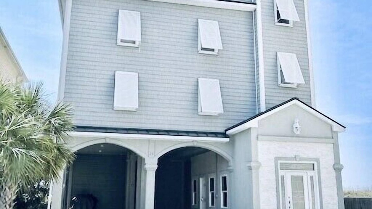 Ocean Isle Beach House | BEAUTIFUL LUXURY OCEANFRONT HOME! Sleeps 25, Elev, pool & rooftop deck. 7B/7B.