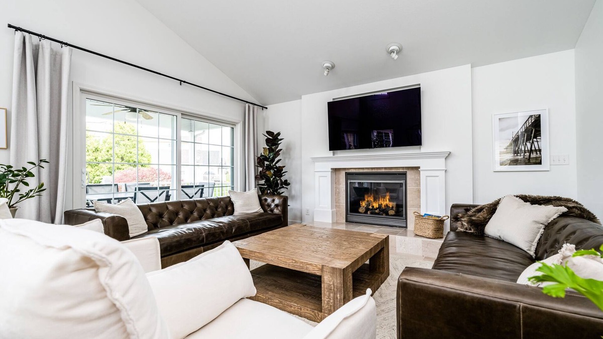 Saint Joseph House | Beautiful Luxury Home located at Island Pointe Marina! nJust 1 mile to downtown!