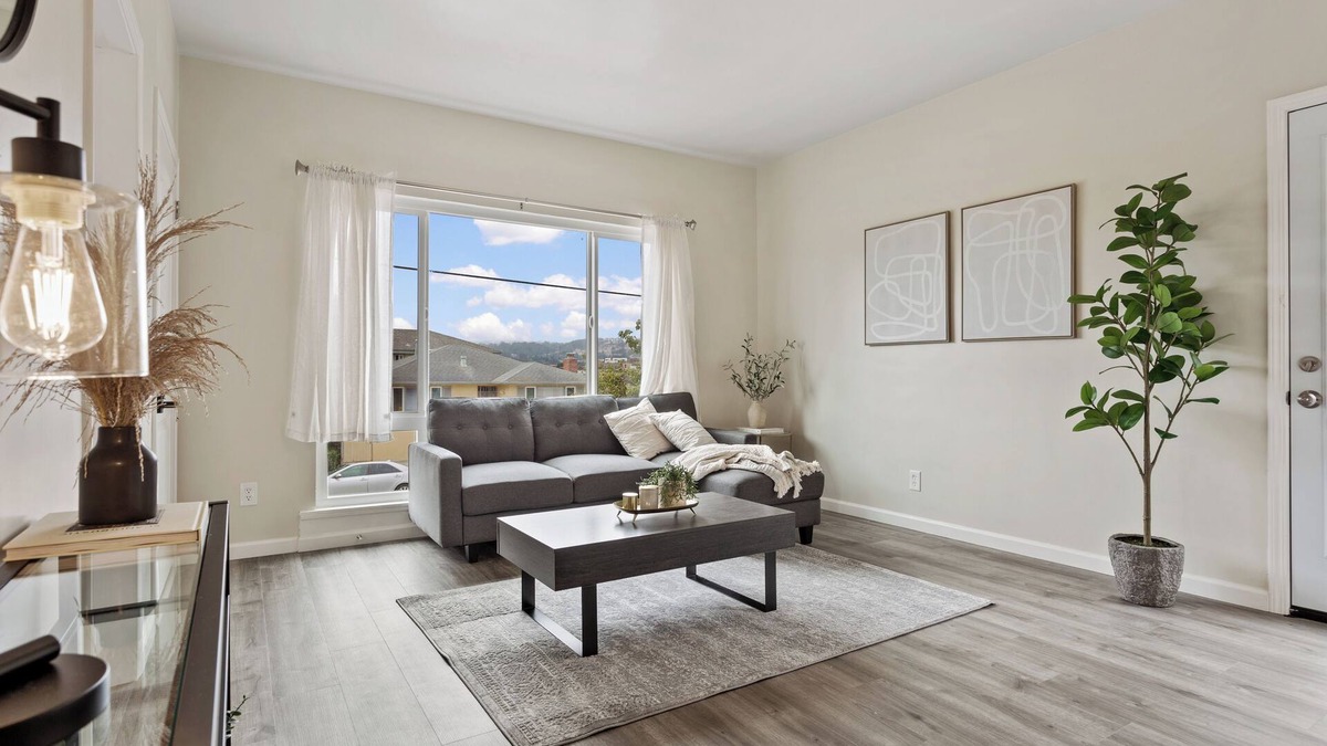 Downtown House | Beautiful Modern Newly Renovated 3BD 2 BA SF Home