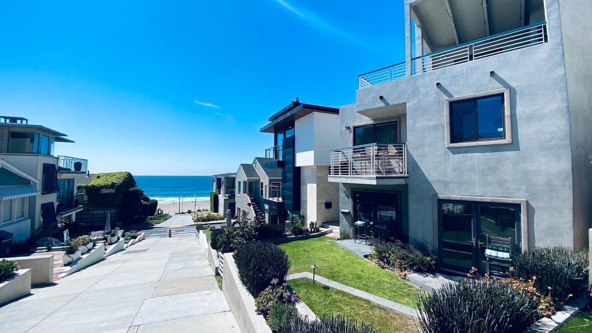 The Strand House | Beautiful Manhattan Beach 100 Block Walk Street Home