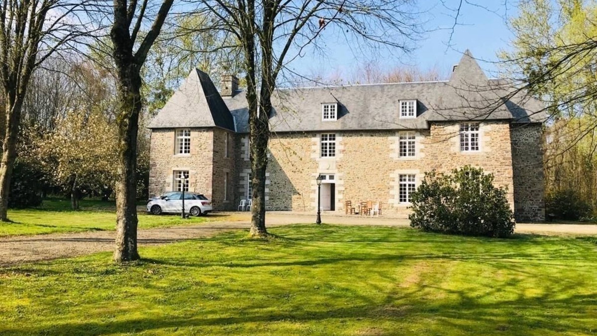 Moyon-Villages House | Beautiful manor house set in its own woodland.