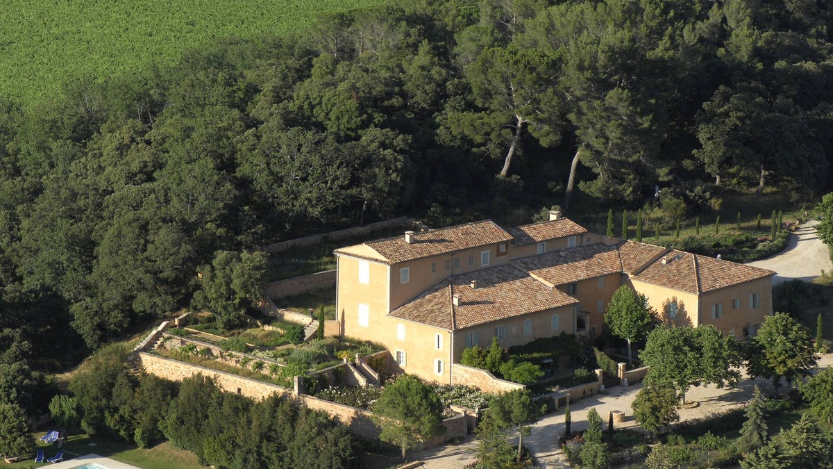 Rustrel House | Beautiful manor with swimming pool and orchard facing the Provençal Colorado