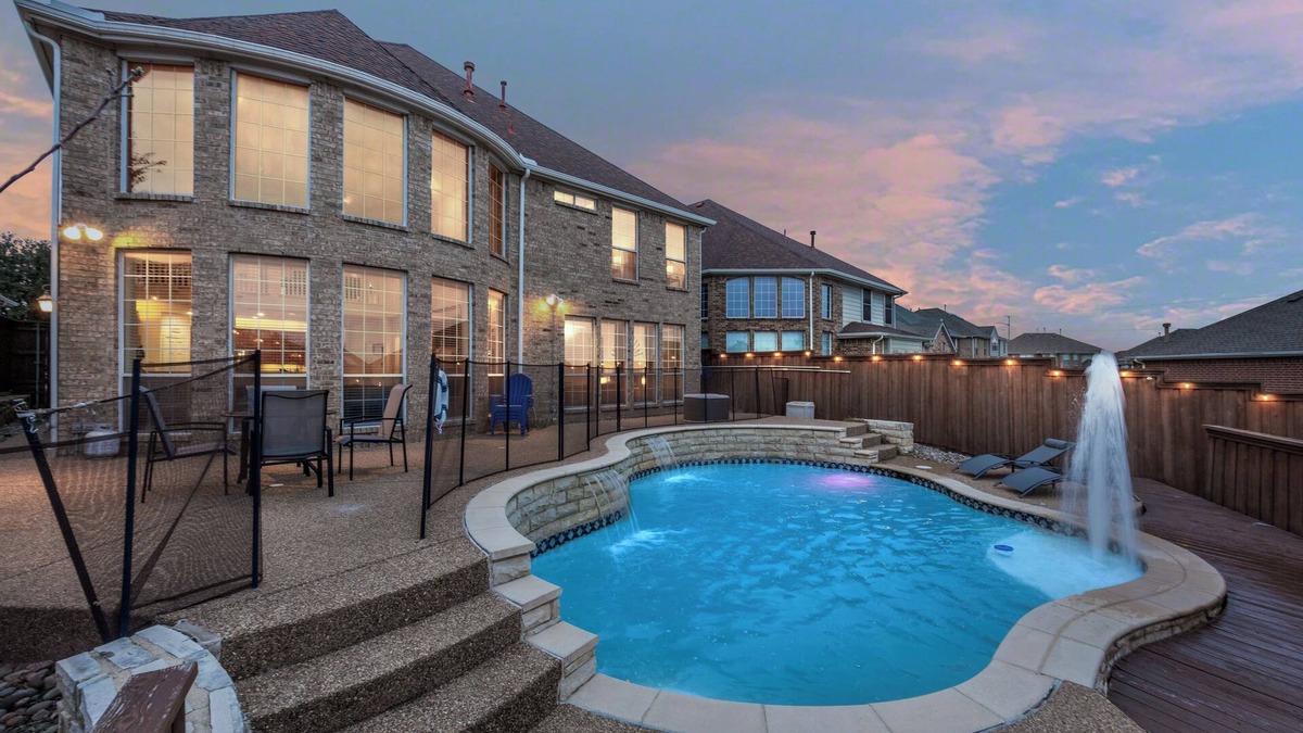 Valley Ranch House | Beautiful Mansion w/Pool + Huge Gameroom