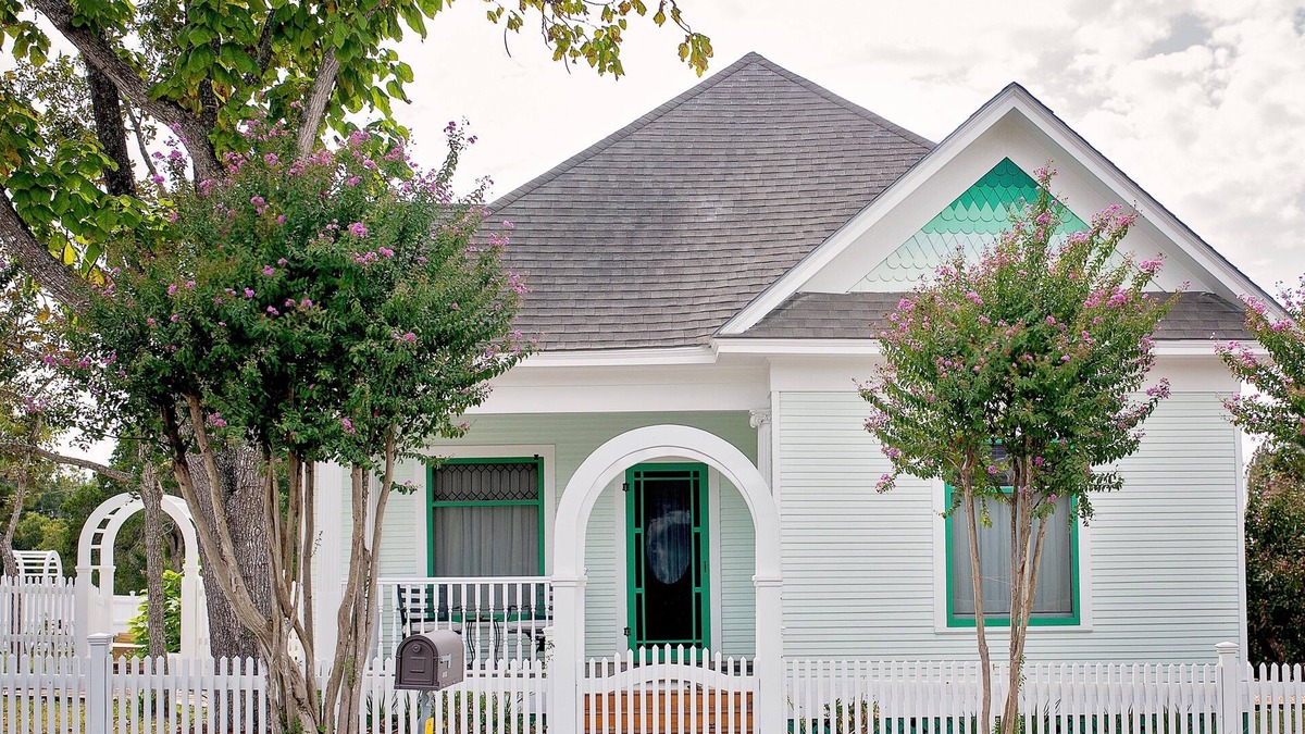 Flatonia House | Beautiful, meticulously restored 1908 home.