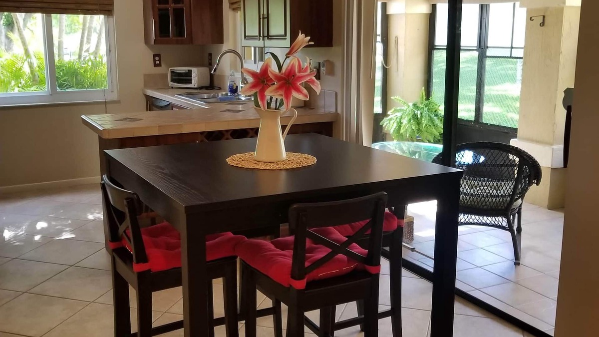 Ludlam House | Beautiful Miami Lakehouse For Families RH 3 Beds/2 Baths/Sleeps 4