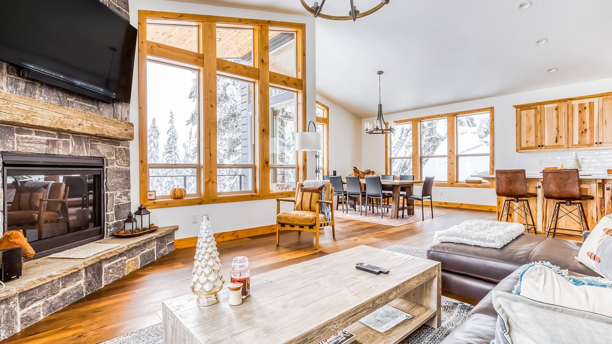 Government Camp House | Beautiful, Modern Alpine Home - Private Hot Tub, Gas Fireplaces, Walk to Dining