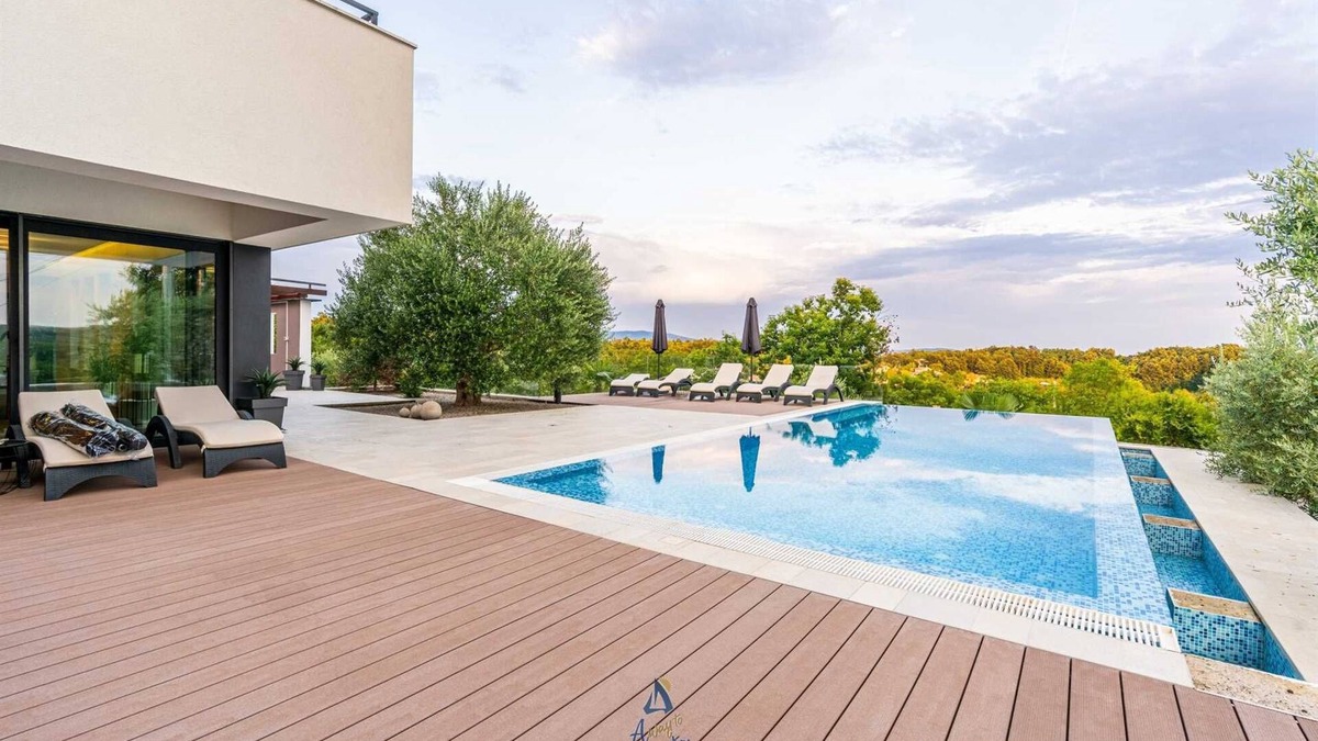 Sveta Katarina Villa | Beautiful modern 4-BR villa for 8 with pool in Istria