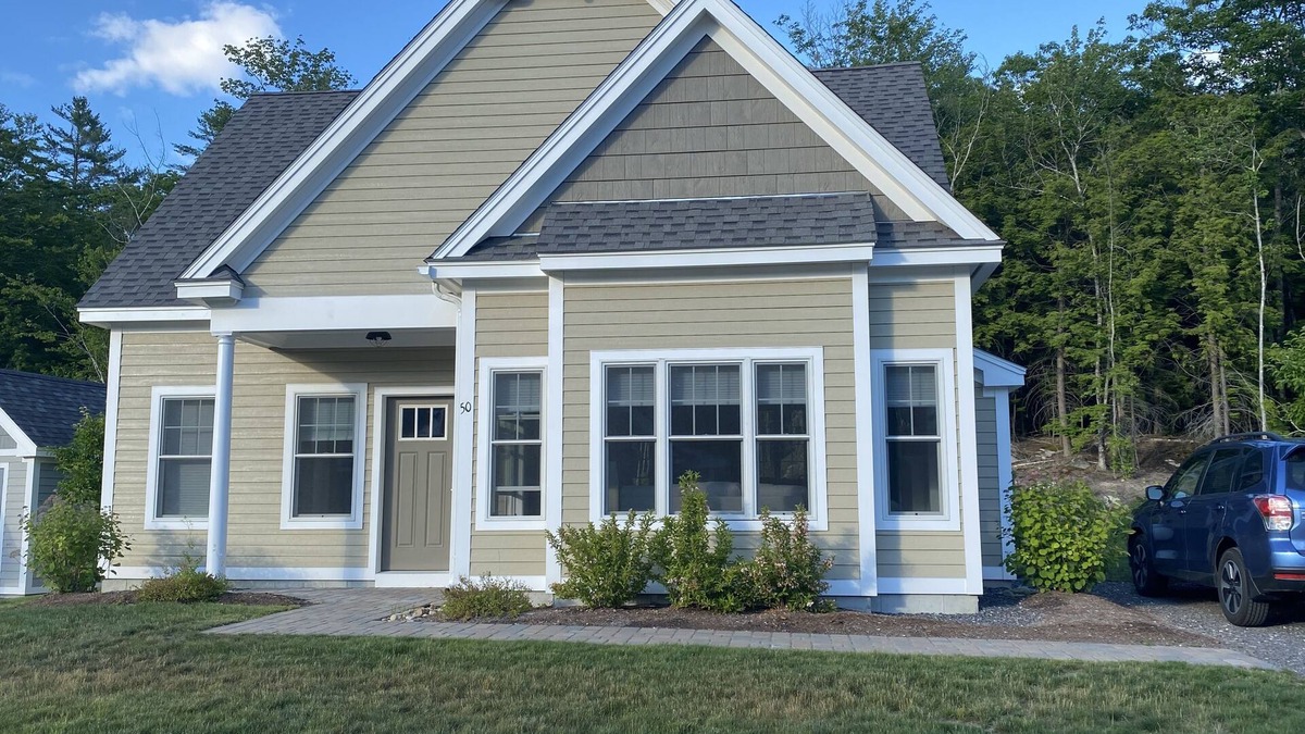 Arundel Cottage | Beautiful modern cottage, heated pools, close to the beaches, gym, clubhouse.