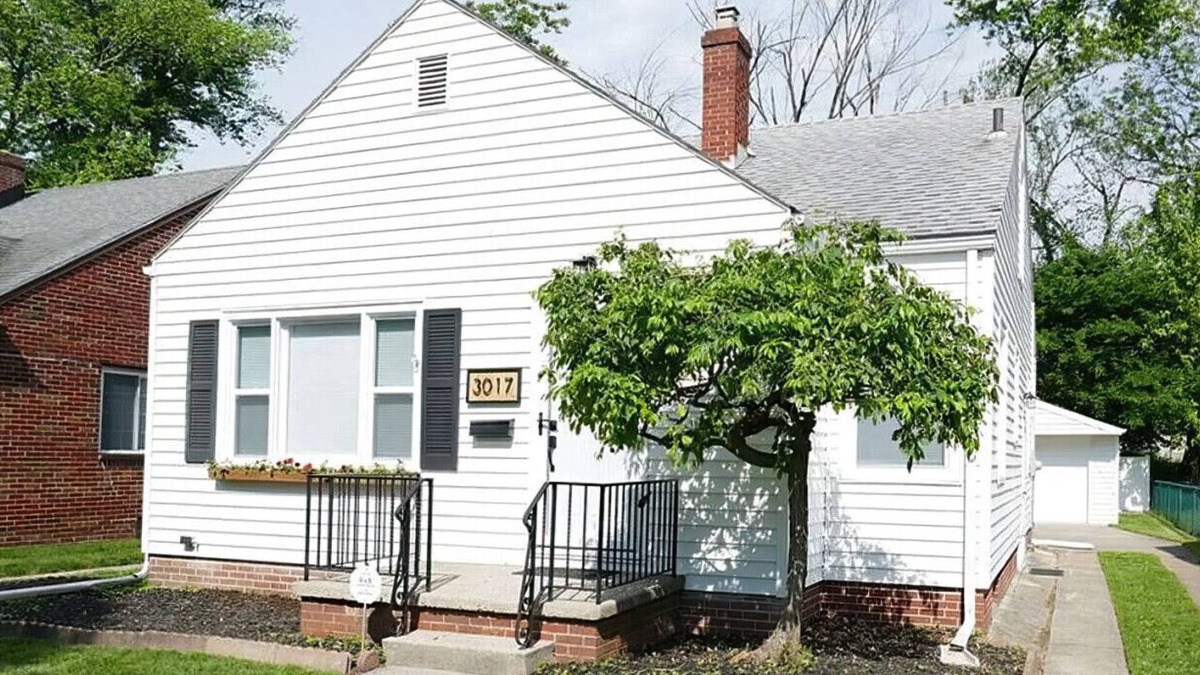 Ottawa Apartment | Beautiful modern home near Toledo Hospital & UT