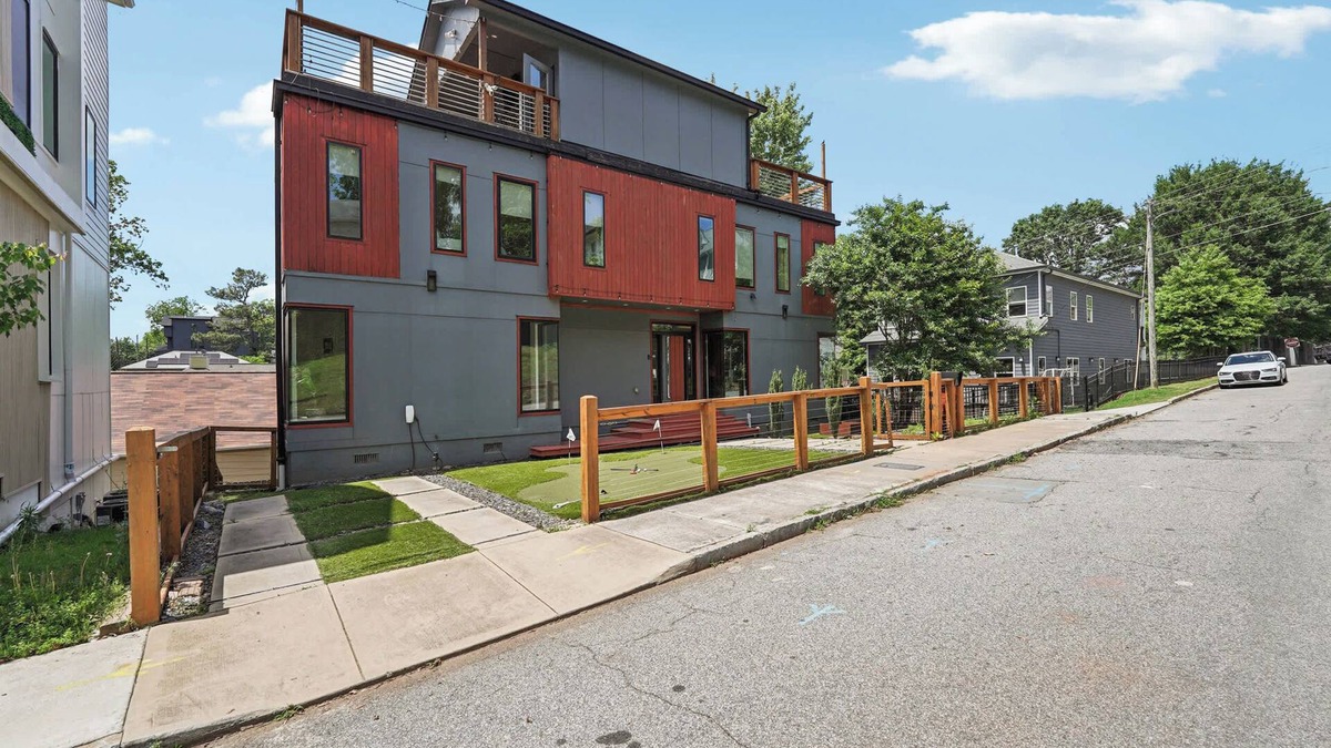 Summerhill House | Beautiful/Modern/Putting Grn/Close to city/Slps 8
