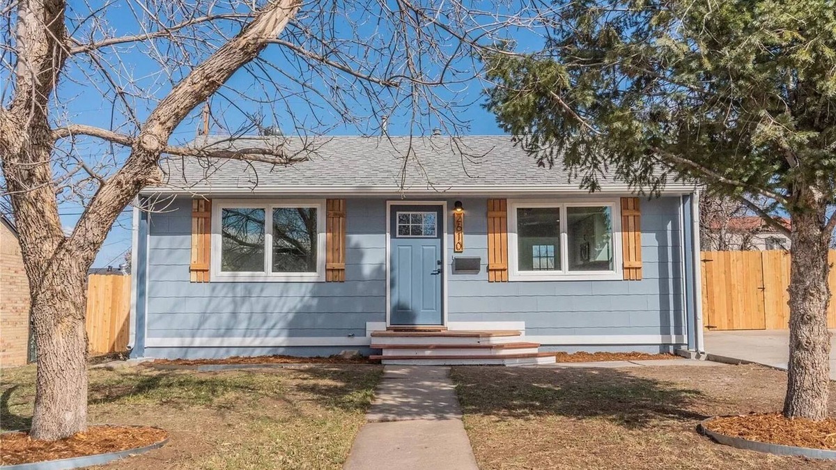 Harvey Park House | Beautiful, Modern, Quiet, Comfy & Private with a Big Back Yard - 30+ day stays