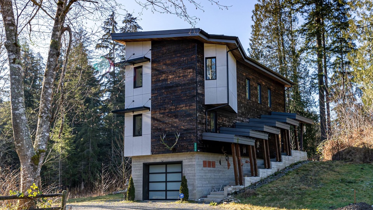 Mirrormont House | Beautiful Modern Retreat in the Woods