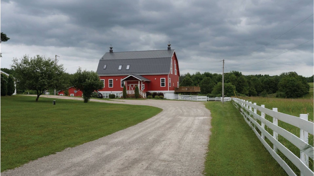Pine River House | Beautiful modern rustic barn located near state parks and Chain o Lakes.
